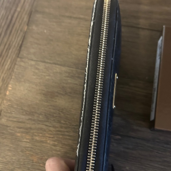 Authentic Gucci GG Zip Around Guccissima Leather Wallet - Picture 5 of 7